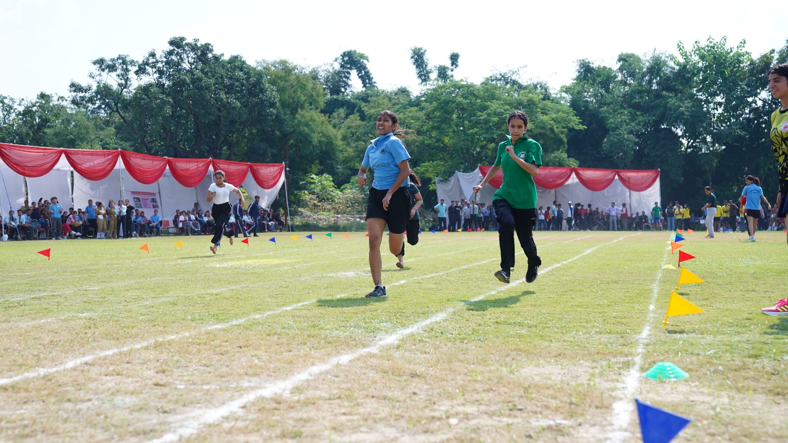 खेलकूद के जश्न में शामिल हुए एसजीआरआर विश्वविद्यालय के छात्र